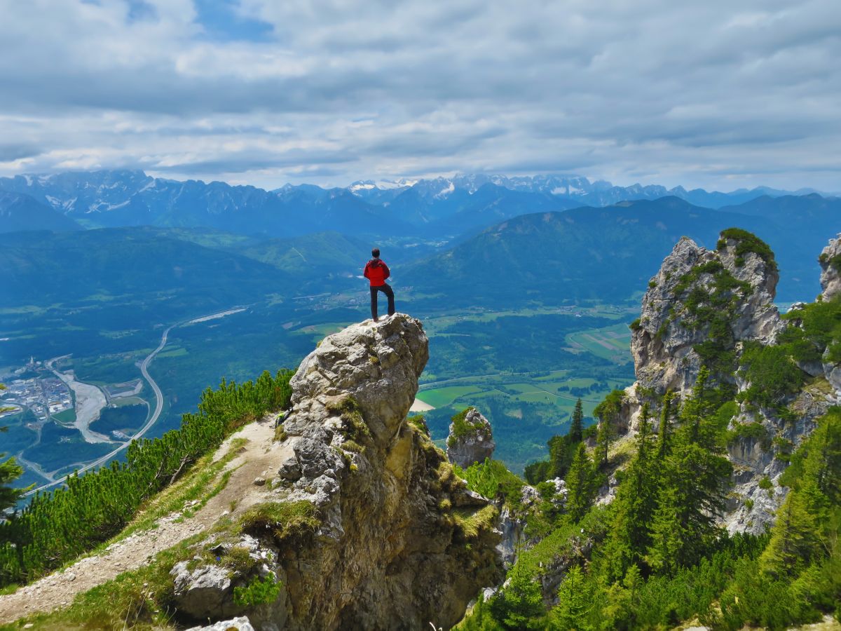Über den Jägersteig zum Dobratsch - den Ausblick genießen, © Österreichs Wanderdörfer, Karmen Nahberger