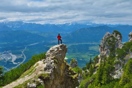 Über den Jägersteig zum Dobratsch - den Ausblick genießen, © Österreichs Wanderdörfer, Karmen Nahberger