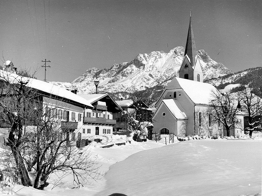 dorf-alte-kirche-winter-1950-© TVB PillerseeTal, Max Porsche.