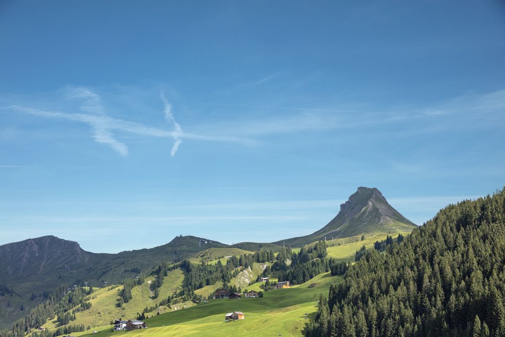 Damüls mit Mittagsspitze (c) Adolf Bereuter - Bregenzerwald Tourismus