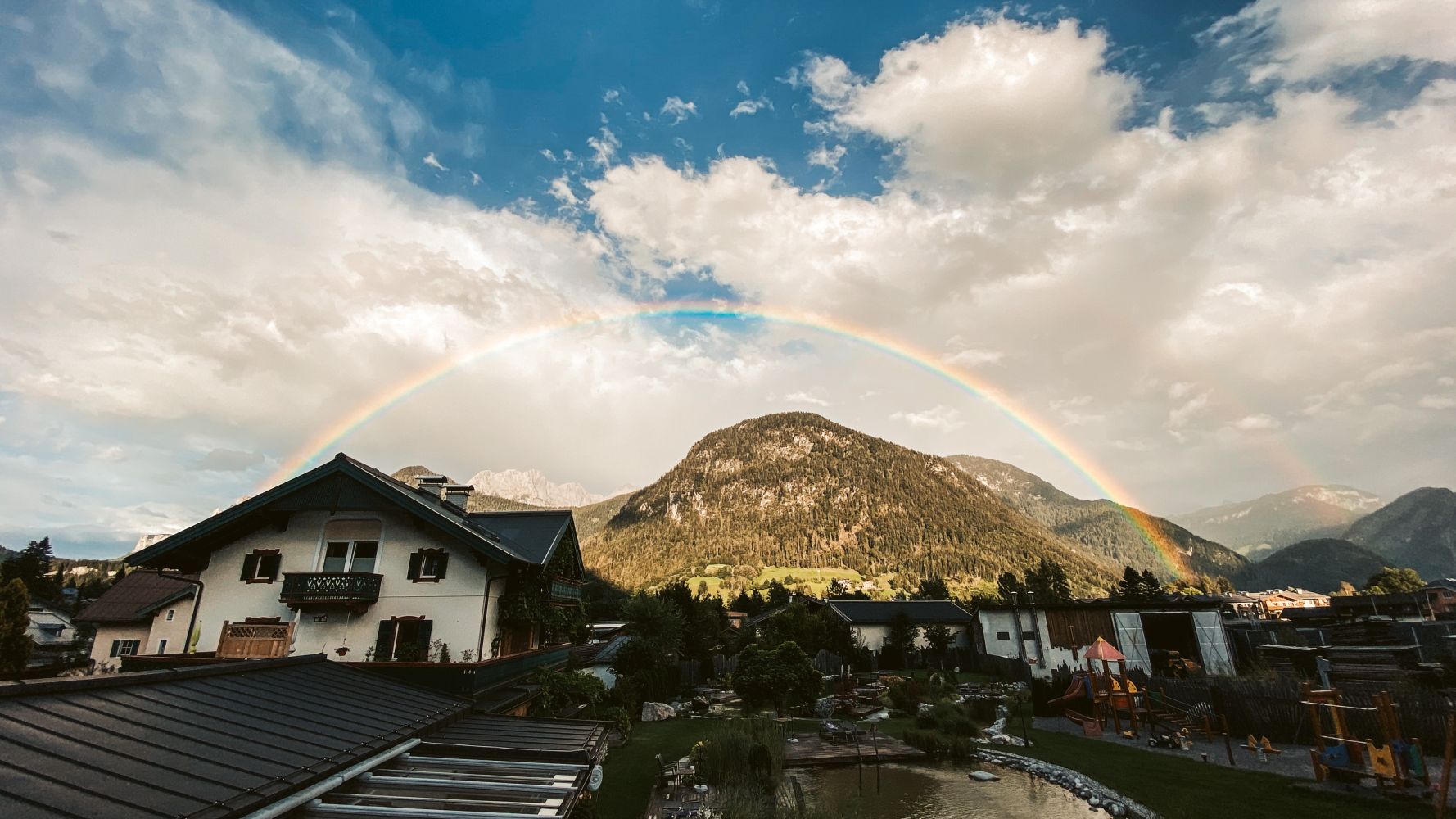 Regenbogen über dem Salzburger Saalachtal